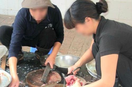 TPHCM: Tiềm ẩn nguy cơ mất vệ sinh an toàn thực phẩm tại chợ tự phát