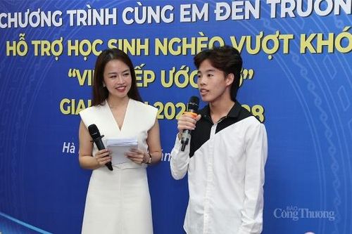 Quỹ Tấm lòng Việt: ''Viết tiếp ước mơ đến trường'' của nhiều học sinh nghèo vượt khó