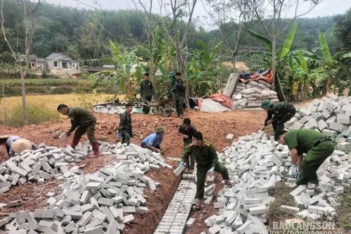 Công an tỉnh tổ chức ra quân hỗ trợ thực hiện Chương trình xóa nhà tạm, nhà dột nát tại huyện Lộc Bình