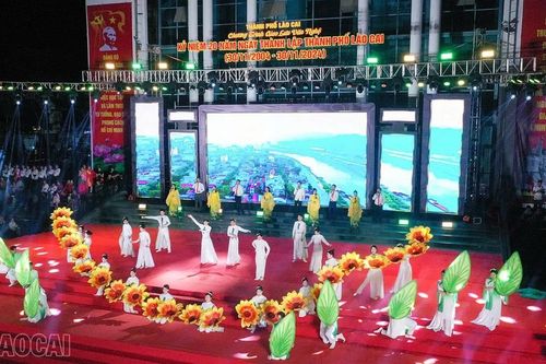 Giao lưu văn nghệ chào mừng dịp kỷ niệm 20 năm ngày thành lập thành phố Lào Cai