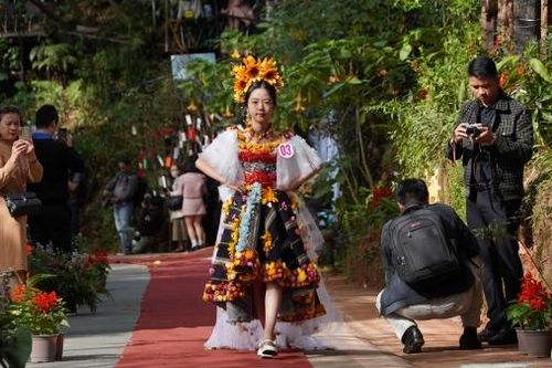 Đà Lạt: Hàng trăm thiết kế độc đáo lấy cảm hứng từ hoa và di sản