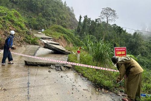 Quảng Nam, Quảng Ngãi chủ động ứng phó mưa lũ, sạt lở đất