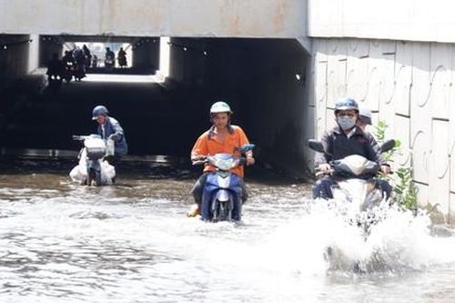TPHCM: Hầm chui trước Bến xe Miền Đông mưa cũng ngập, không mưa cũng ngập