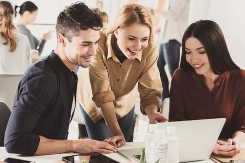 5 'nguyên tắc sống còn' nơi làm việc mà người EQ cao âm thầm nắm rõ, bảo sao họ hay được yêu mến, dễ thăng tiến
