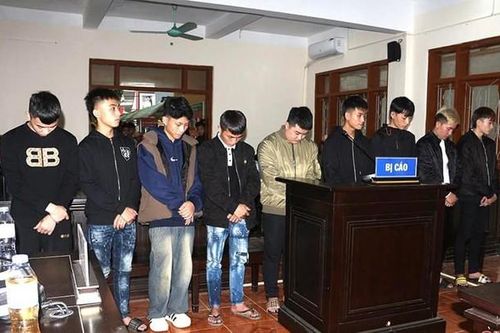 Mang bom xăng đi giải quyết mâu thuẫn, nhóm thanh niên lĩnh án