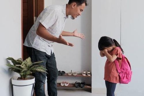 Tiến sĩ Đại học Harvard: 5 cụm từ cha mẹ EQ cao không bao giờ sử dụng nhưng lại là câu 'cửa miệng' của cha mẹ EQ thấp khiến con 'thui chột'