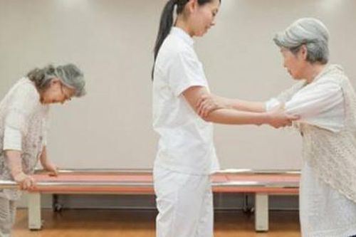 Vì sao bệnh nhân ung thư cần phục hồi chức năng?