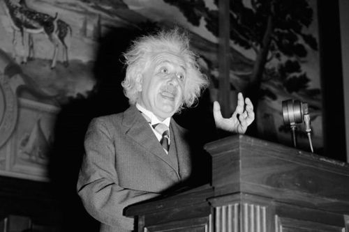 Albert Einstein từng được đề cử làm Tổng thống Israel như thế nào?