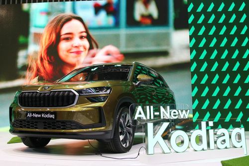Loạt SUV tiền tỷ đang giảm giá cả trăm triệu đồng