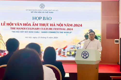 Lần đầu có robot nấu phở tại Lễ hội văn hóa ẩm thực Hà Nội 2024