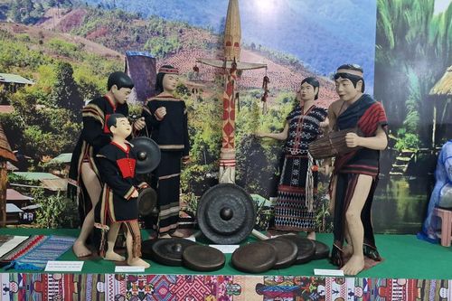 Nghệ An: đặc sắc triển lãm sắc màu di sản văn hóa, thiên nhiên