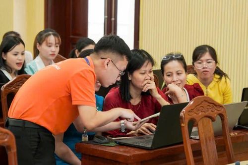 Ứng dụng Gen AI trong quản lý và dạy học tại quận Cẩm Lệ