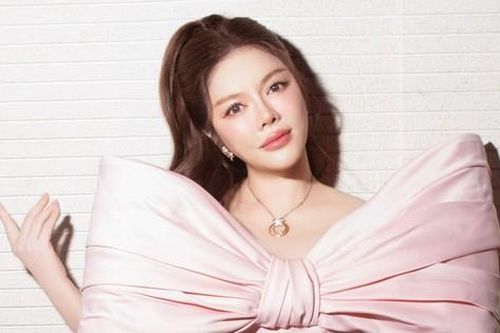 Hóa tiểu thư ngọt ngào nhưng Lý Nhã Kỳ vẫn sexy hết mức, khoe vóc dáng không tì vết