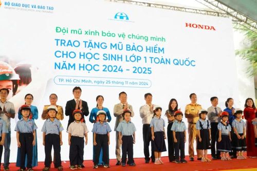 Tặng hơn 120.000 mũ bảo hiểm cho học sinh tiểu học ở TPHCM