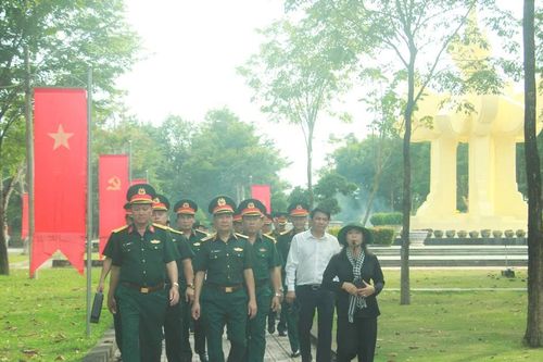 Đoàn công tác Tổng Cục Chính trị Quân đội Nhân dân Việt Nam về nguồn tại tỉnh Bình Phước