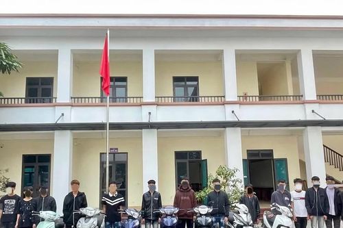 Nhóm thanh niên đua mô tô, hú hét trên đường bị khởi tố