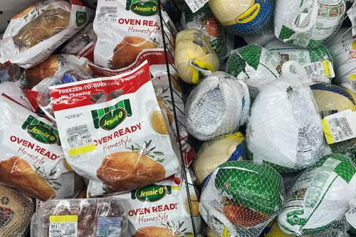 Lạm phát 'nuốt chửng món gà tây' trong bữa tiệc Lễ Tạ ơn của người Mỹ