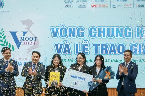 Trường Đại học Luật TP HCM đoạt giải nhất cuộc thi Phiên tòa giả định - VMoot 2024