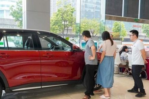 Thị trường ô tô cuối năm: 'Chạy nước rút' hưởng lệ phí trước bạ