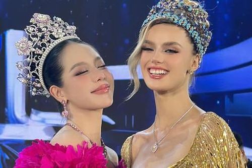 Khoảnh khắc Thanh Thủy chụp cùng Hoa hậu Thế giới gây chú ý