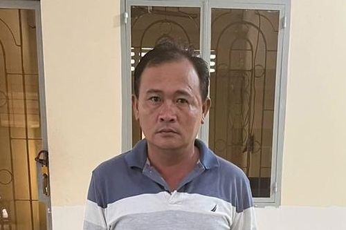 Đang làm vườn, người phụ nữ bị kẻ lạ mặt khống chế cướp vàng