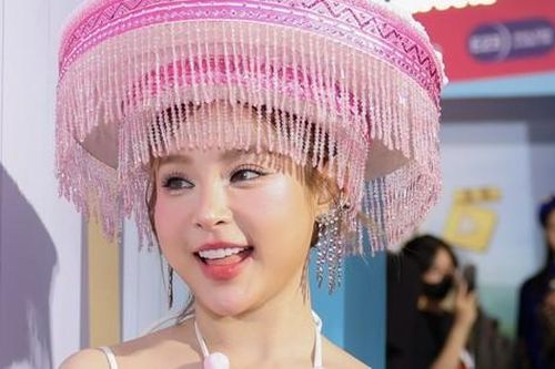 Chị đẹp Huyền Baby đắt show