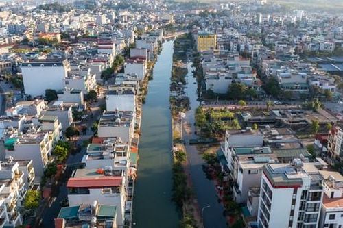 Vì sao ở Hạ Long cứ triều cường là nước ngập đến tận cửa nhà?