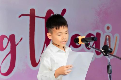 Viết về bí mật nuôi tóc dài, cậu bé 9 tuổi giành giải 'Đóa hoa đồng thoại'