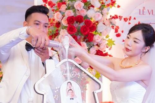 Cặp đôi rót cát hợp hôn trong lễ vu quy gây chú ý, cô dâu tiết lộ lý do