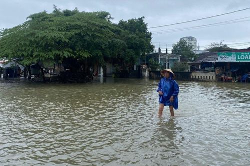 Nhiều vùng ở Thừa Thiên Huế ngập lụt, sạt lở đất làm 2 người bị thương