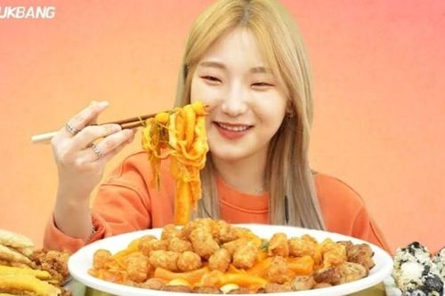 'Thánh ăn' nổi tiếng tiết lộ sốc về thay đổi cân nặng sau một bữa ăn