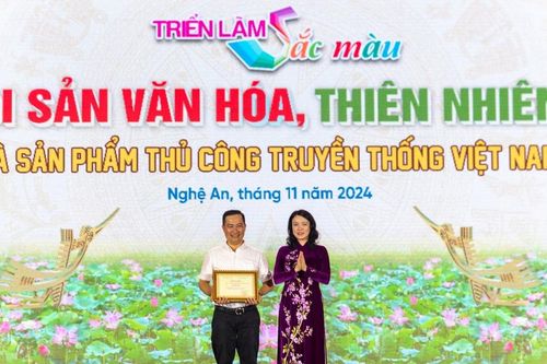 Bế mạc Triển lãm 'Sắc màu di sản văn hóa, thiên nhiên và sản phẩm thủ công truyền thống Việt Nam'