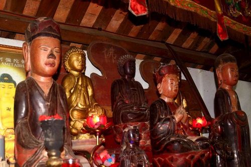 Khám phá những pho tượng cổ ở chùa Chợ Hến