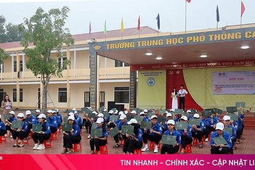 Học sinh ở Can Lộc 'Rung chuông vàng' tìm hiểu về Quân đội nhân dân Việt Nam