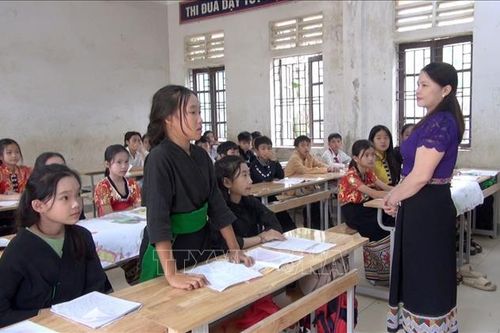 Đồng bào Ơ Đu chung tay xây dựng bản làng ấm no, văn hóa