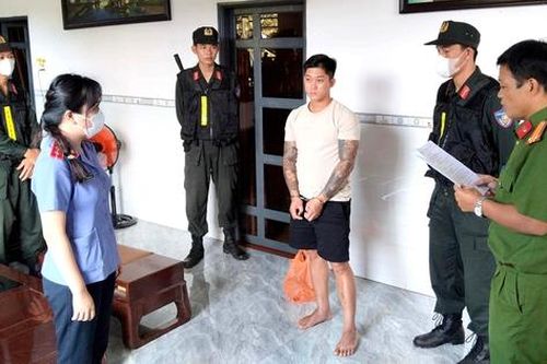 Bắt đối tượng mua súng trên mạng để giải quyết mâu thuẫn