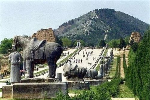 Chuyên gia tiết lộ lý do 400.000 người không thể đào được lăng mộ của Võ Tắc Thiên