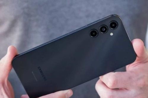 Đây là chiếc điện thoại Samsung 5G giá chỉ 3 triệu đáng mua nhất hiện nay, thiết kế lẫn tính năng 'vượt mặt' iPhone 11