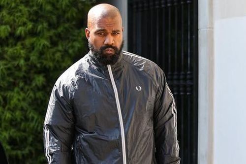 Kanye West tiếp tục bị một nữ người mẫu đệ đơn kiện