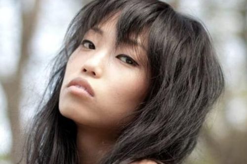 Nữ người mẫu kiện rapper đình đám xâm hại, quay MV như phim 'cấp 3'