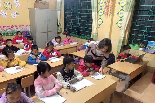 Những lớp học buổi tối ở Mường Chà