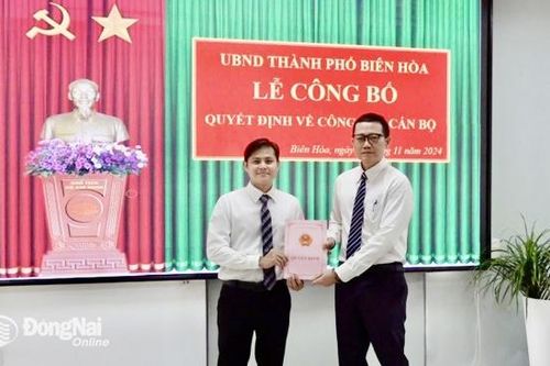 Thành phố Biên Hòa trao quyết định về công tác cán bộ