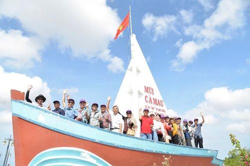 Văn nghệ sĩ Đồng Tháp giao lưu, sáng tác tại Cà Mau và Bạc Liêu