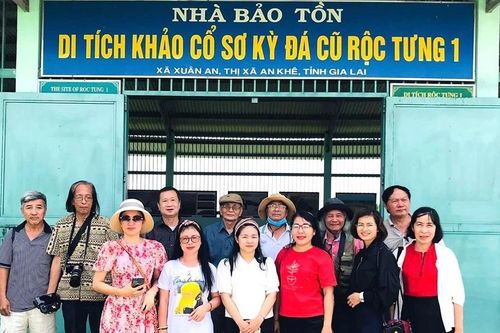 Nghệ sĩ với di sản