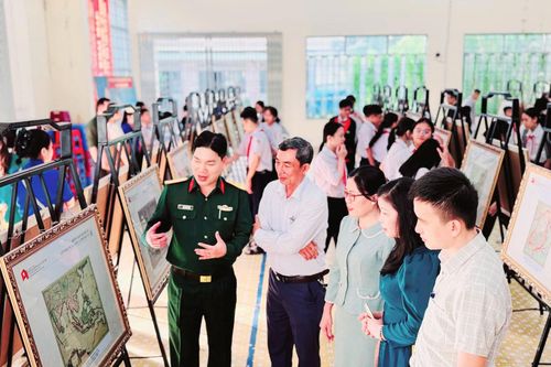 Triển lãm số 'Hoàng Sa, Trường Sa của Việt Nam - Những bằng chứng lịch sử và pháp lý' tại Diên Khánh