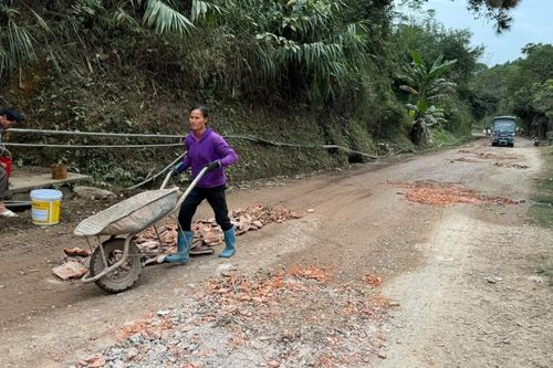 Cao Lộc: Đường huyện xuống cấp, người dân khó khăn trong đi lại, giao thương