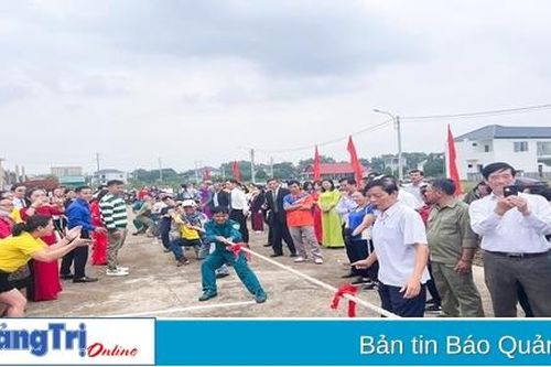 Thắm tình quân - dân trong ngày hội lớn