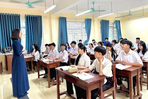 Học sinh vùng ít bị ảnh hưởng đi học trở lại từ ngày 26/11