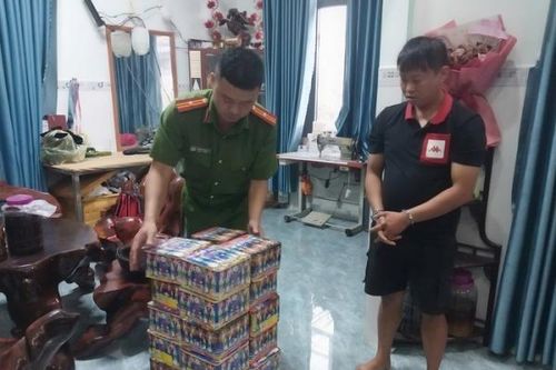 Bắt quả tang đối tượng mua 30kg pháo về chơi Tết