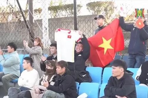 Người Việt Nam ở Hàn Quốc đến cổ vũ tuyển Việt Nam
